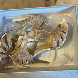 Betsey johnson gold glitter heels. 7.5